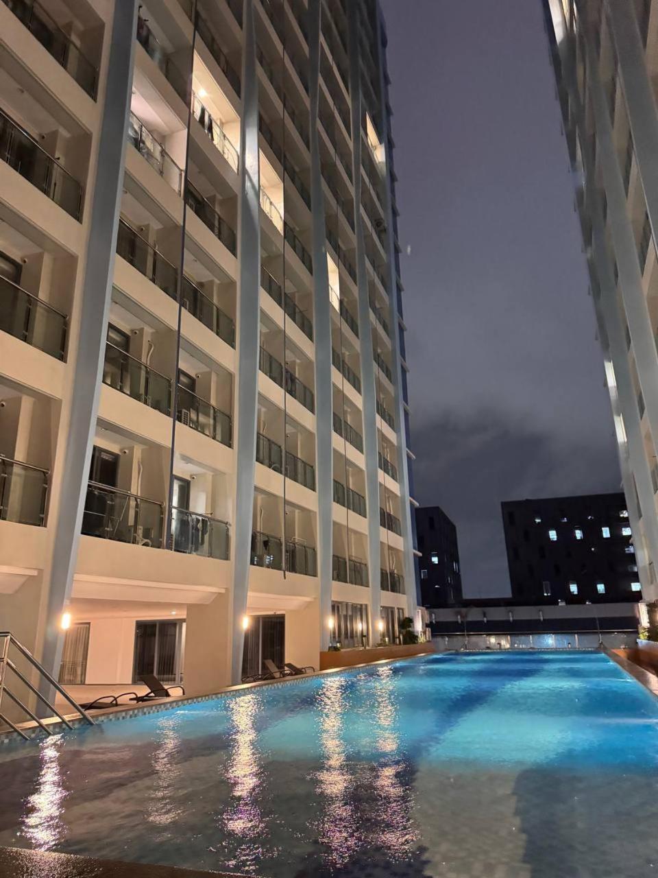 L Condotel Paranaque City Екстер'єр фото