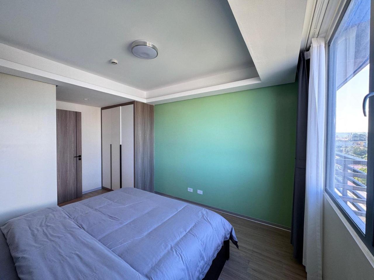 L Condotel Paranaque City Номер фото