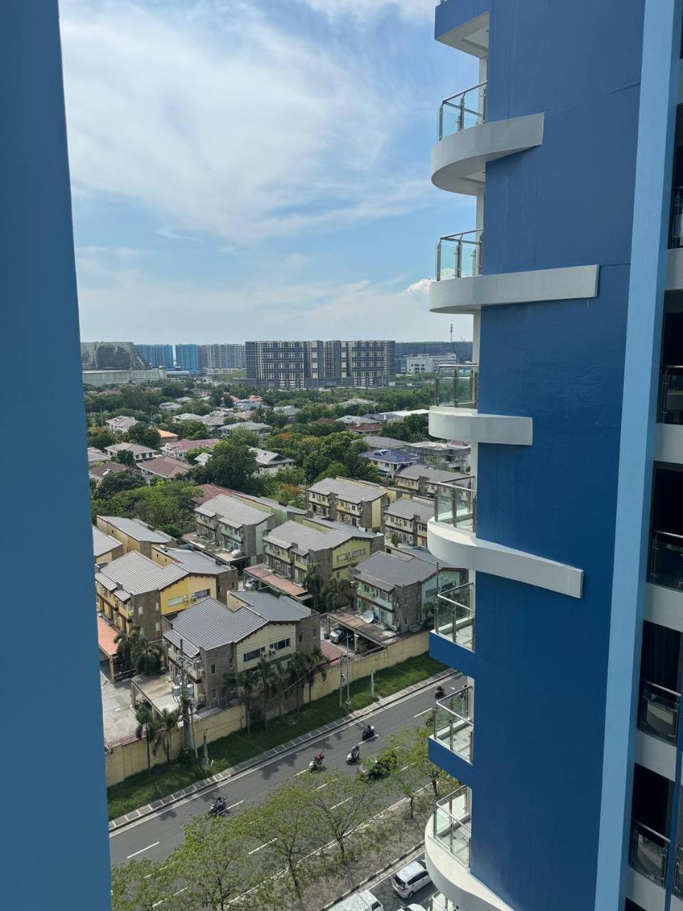 L Condotel Paranaque City Екстер'єр фото