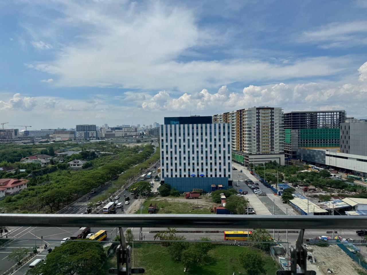 L Condotel Paranaque City Екстер'єр фото