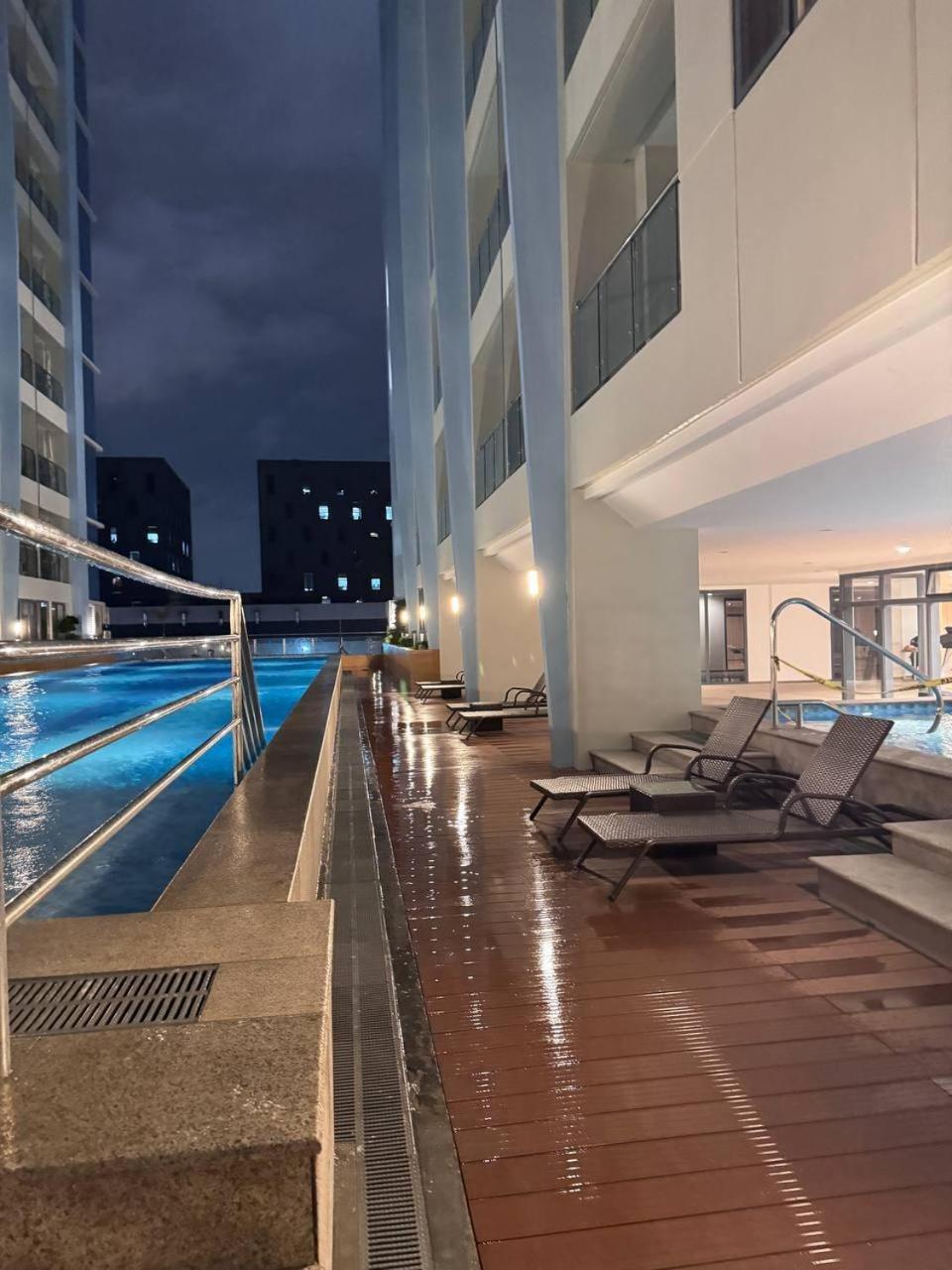 L Condotel Paranaque City Екстер'єр фото