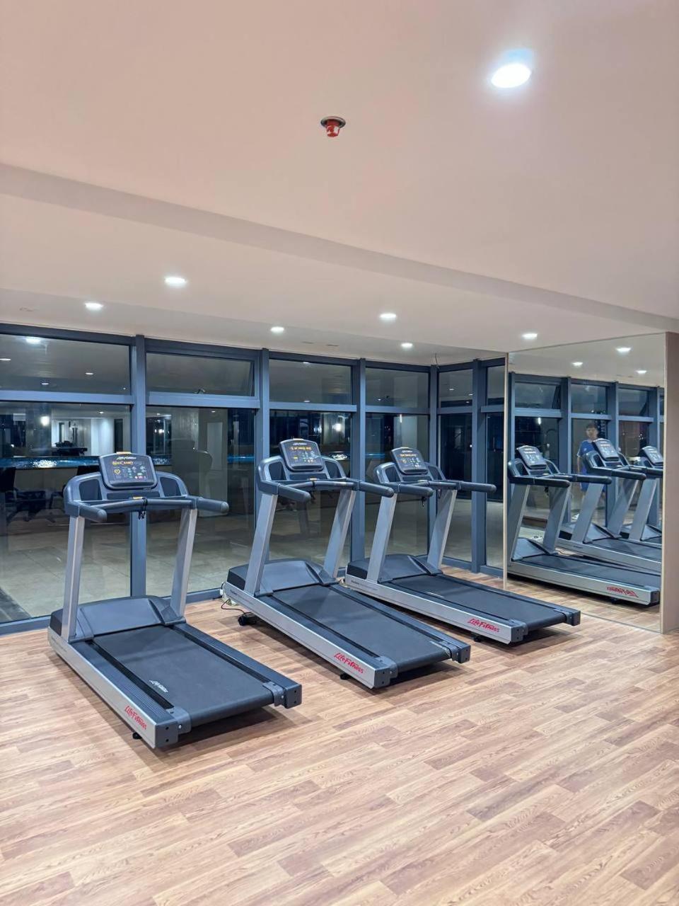 L Condotel Paranaque City Екстер'єр фото