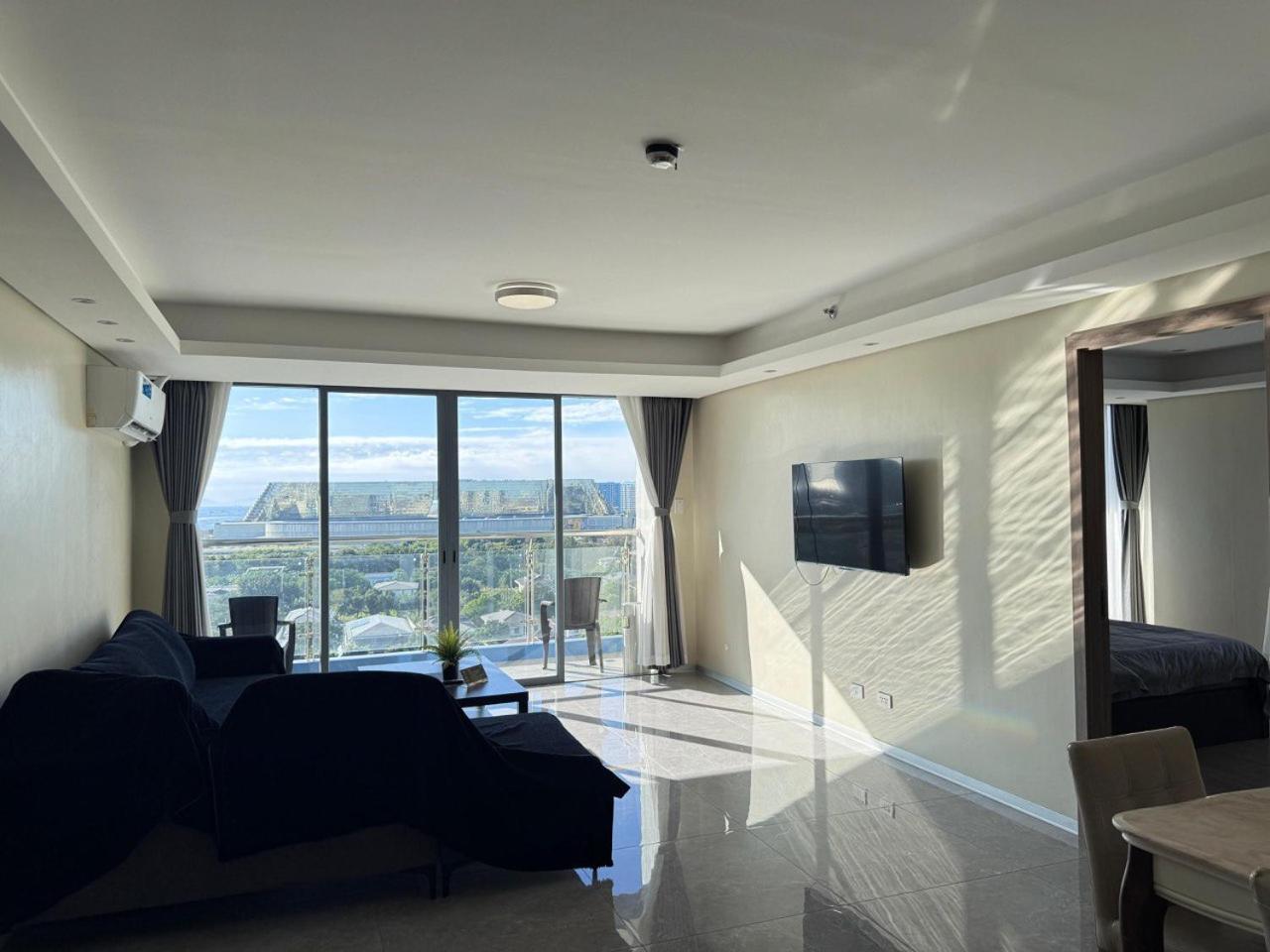 L Condotel Paranaque City Номер фото