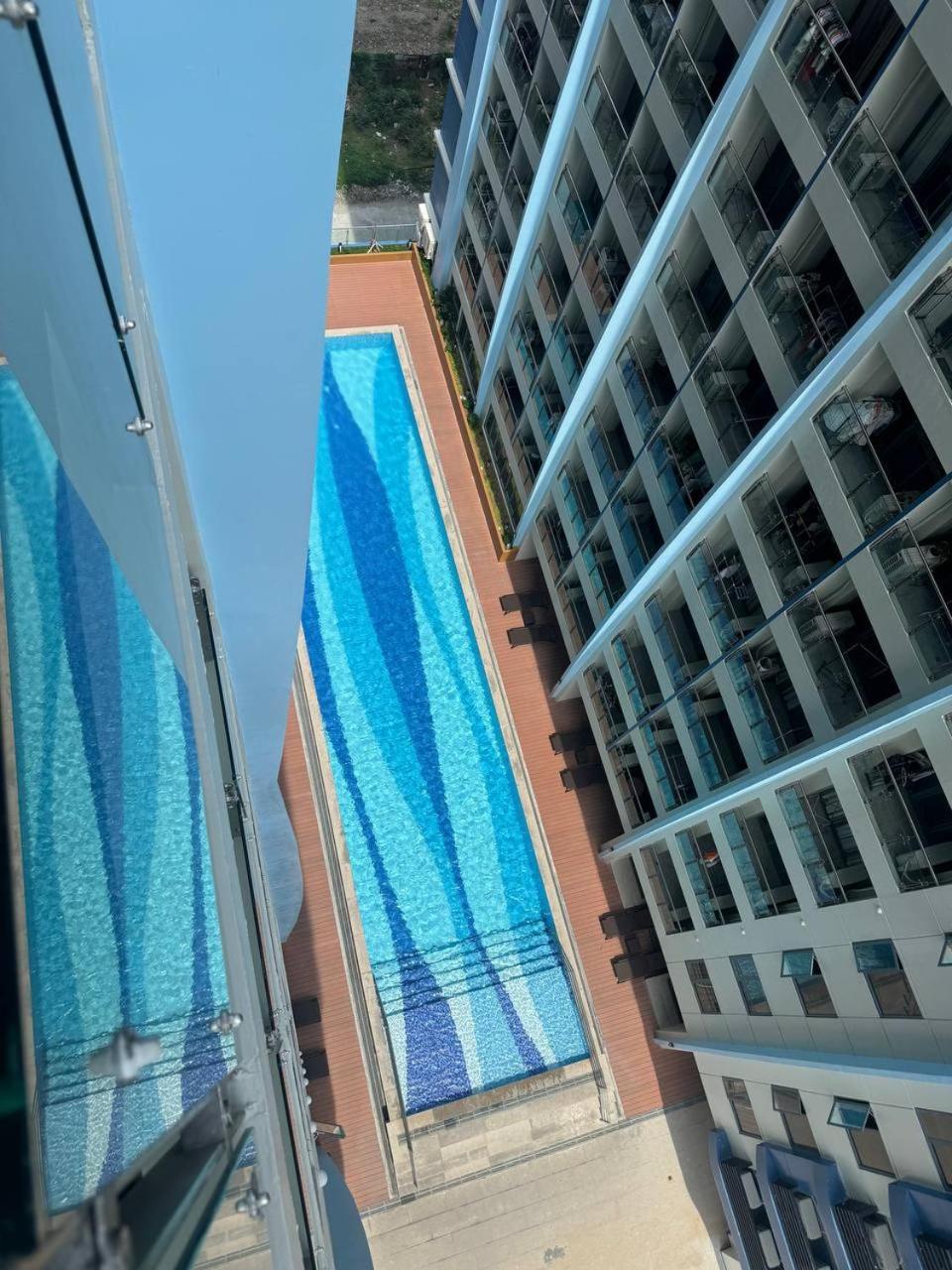 L Condotel Paranaque City Екстер'єр фото