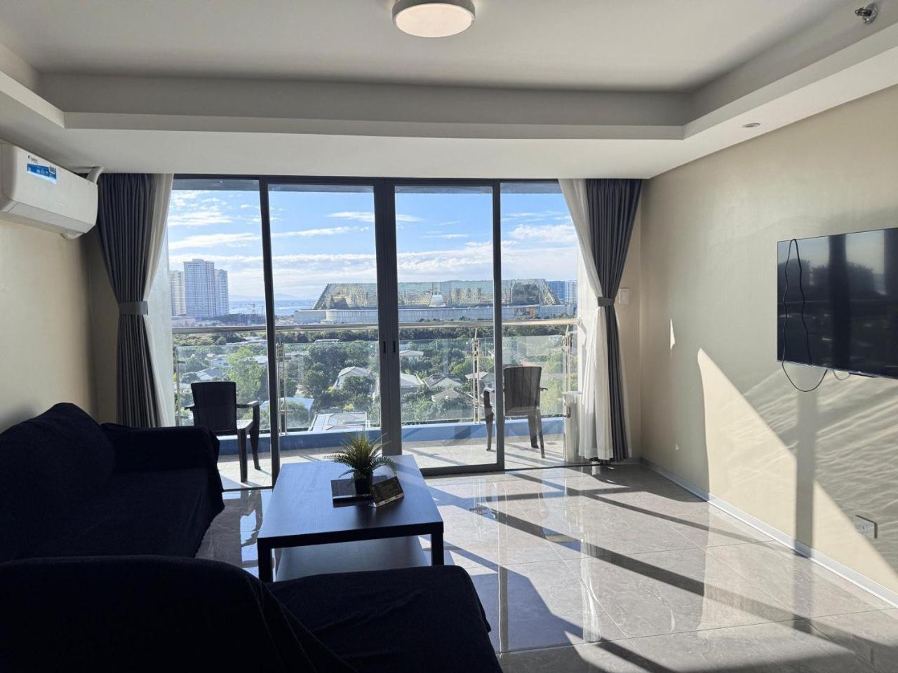 L Condotel Paranaque City Номер фото