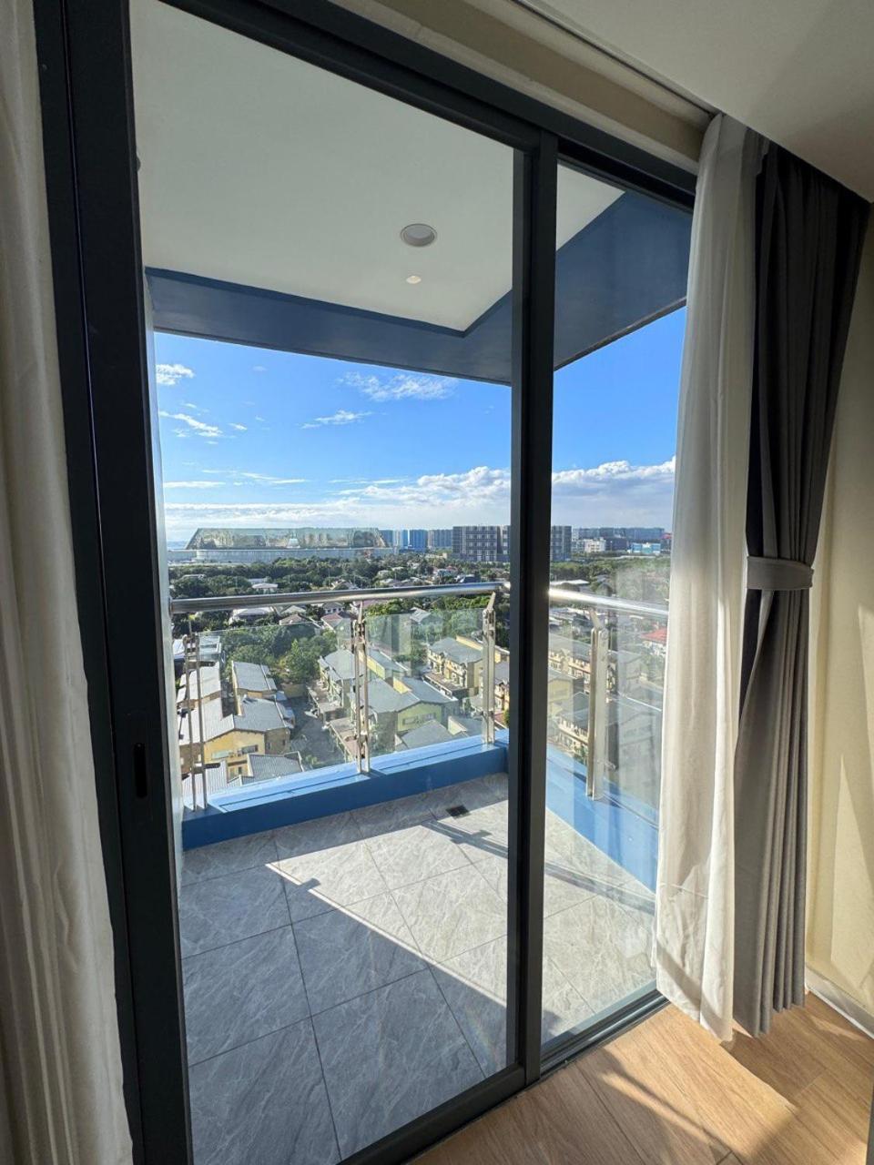 L Condotel Paranaque City Екстер'єр фото