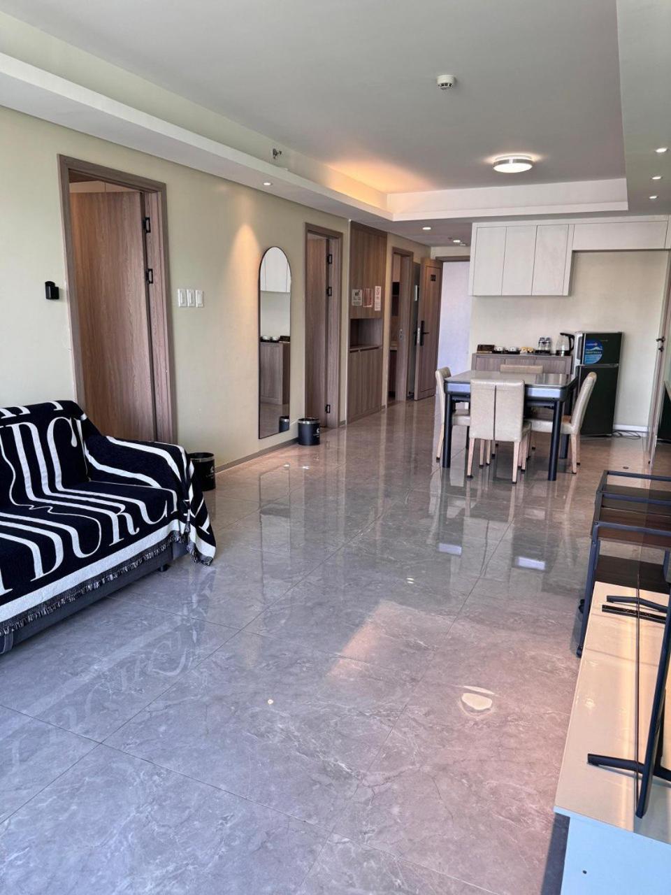 L Condotel Paranaque City Номер фото