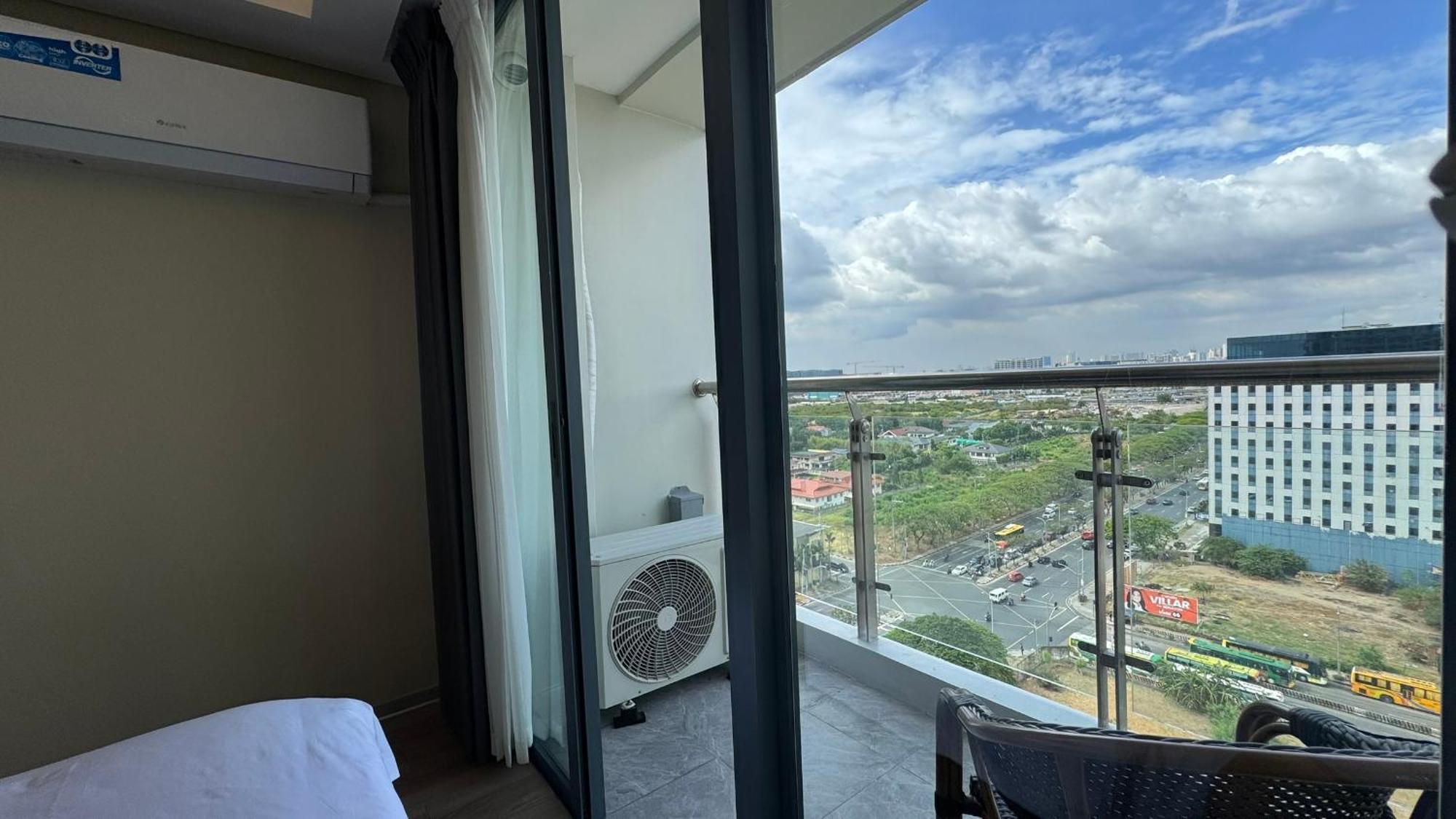 L Condotel Paranaque City Екстер'єр фото