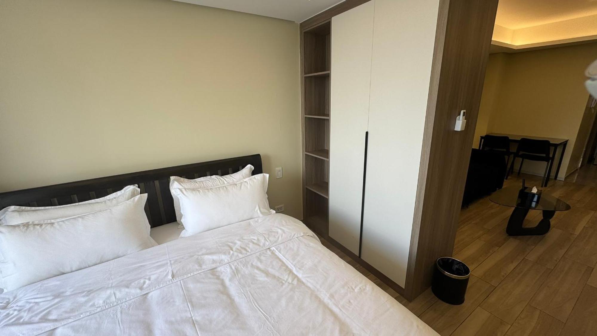 L Condotel Paranaque City Екстер'єр фото