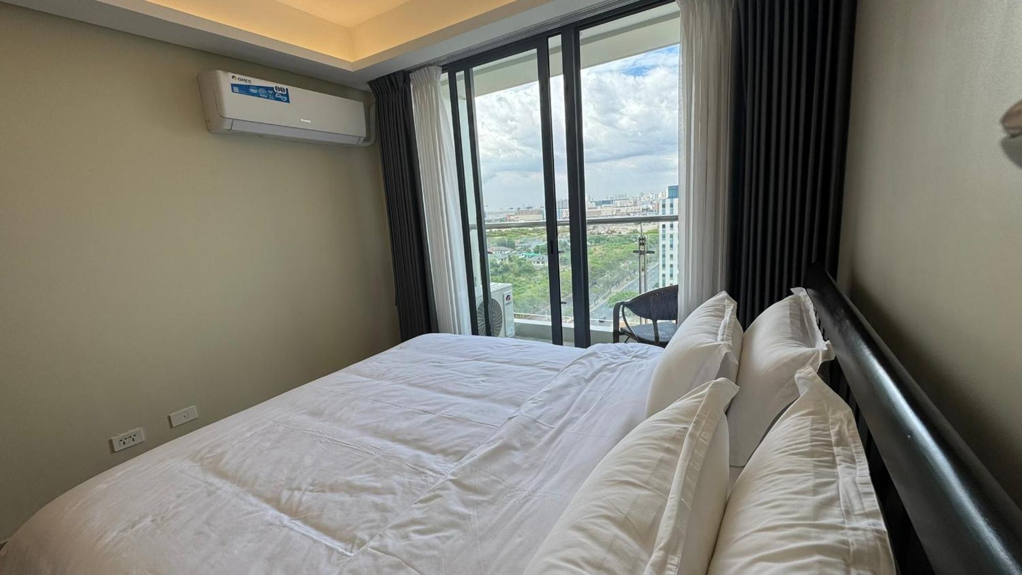L Condotel Paranaque City Екстер'єр фото