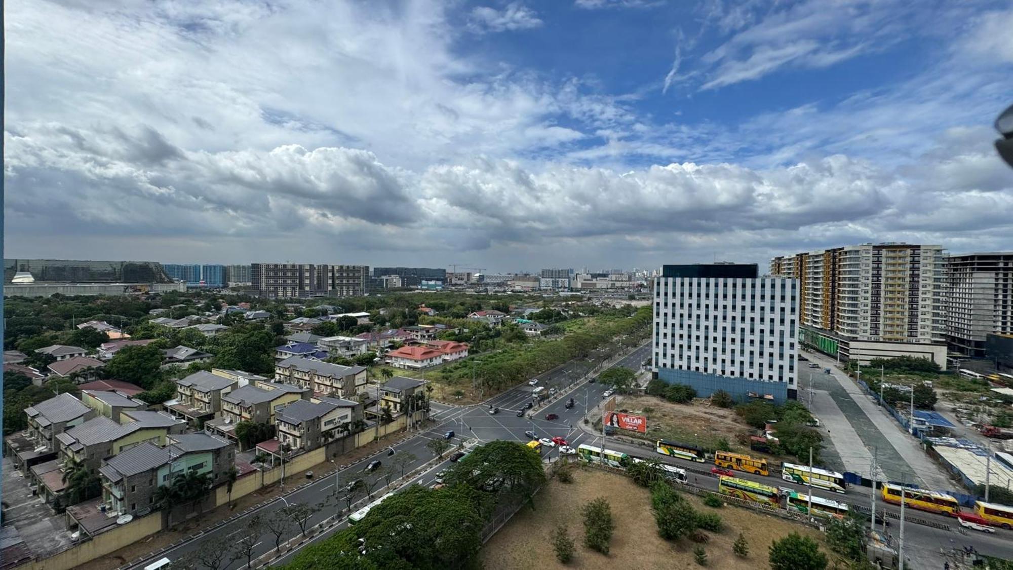 L Condotel Paranaque City Екстер'єр фото