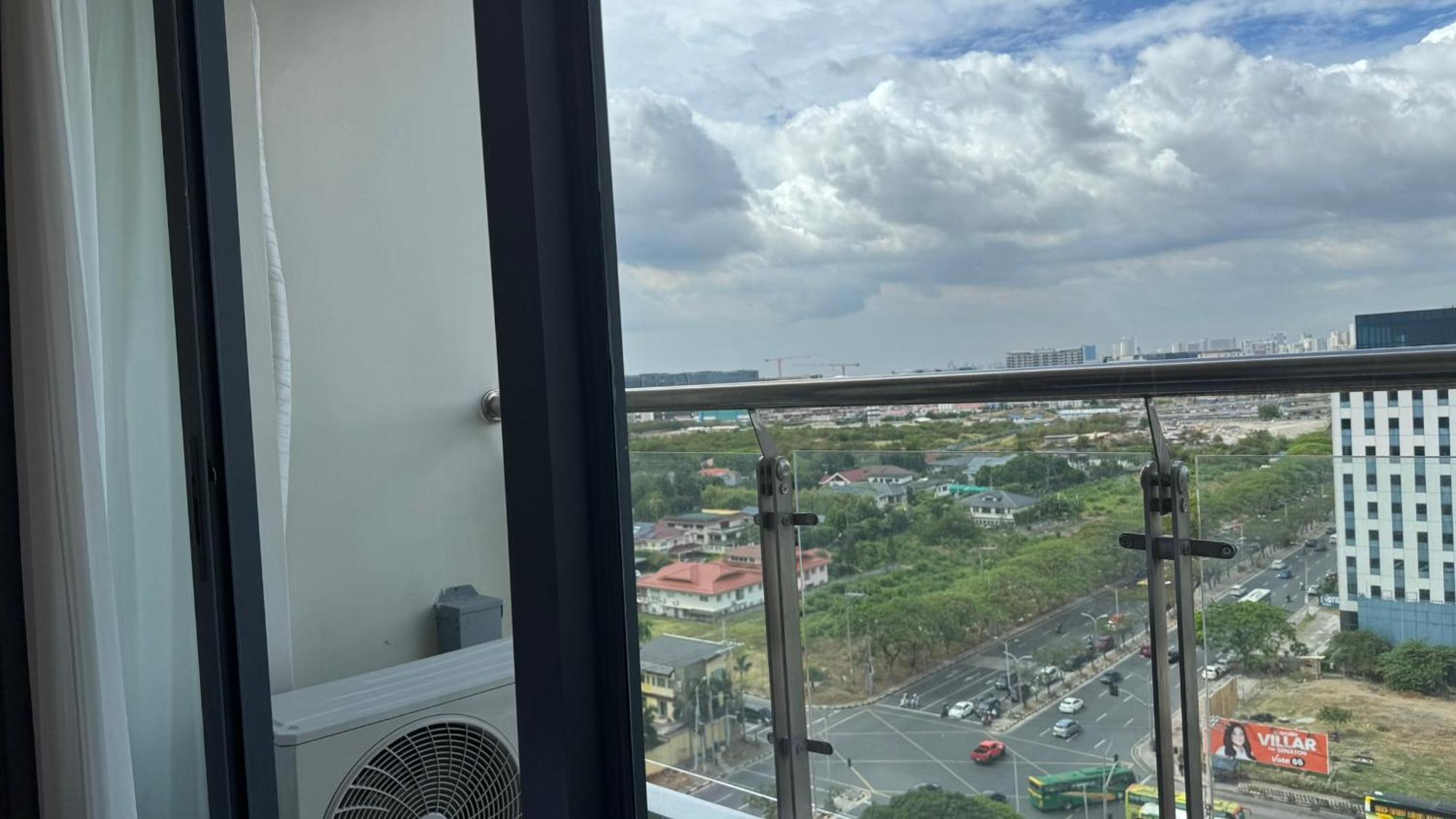 L Condotel Paranaque City Екстер'єр фото