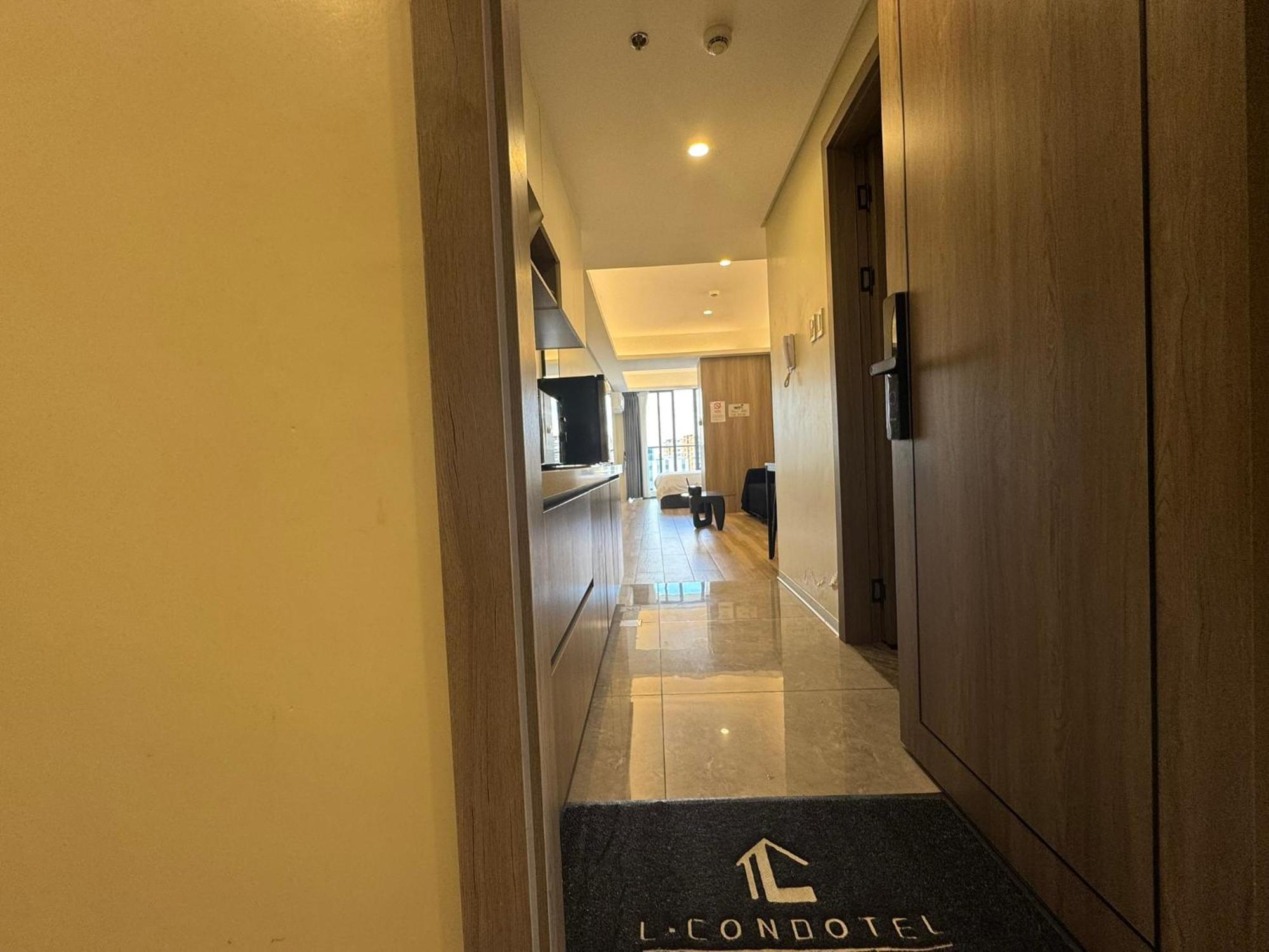 L Condotel Paranaque City Екстер'єр фото