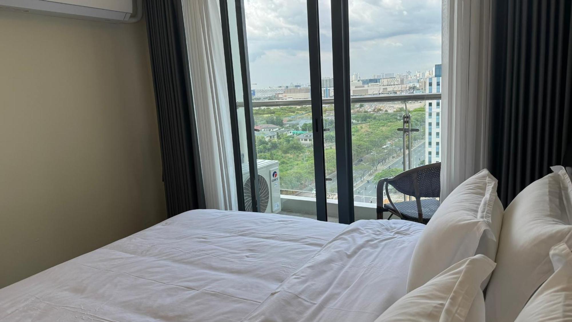 L Condotel Paranaque City Екстер'єр фото