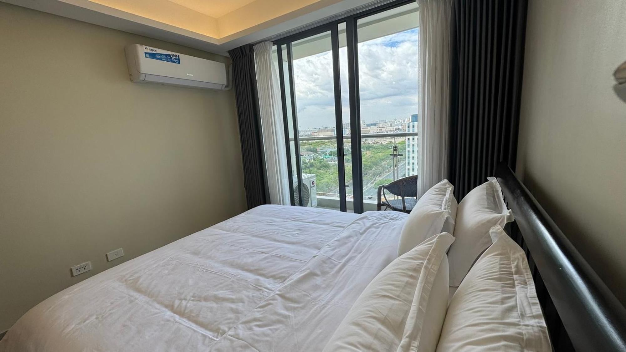 L Condotel Paranaque City Екстер'єр фото