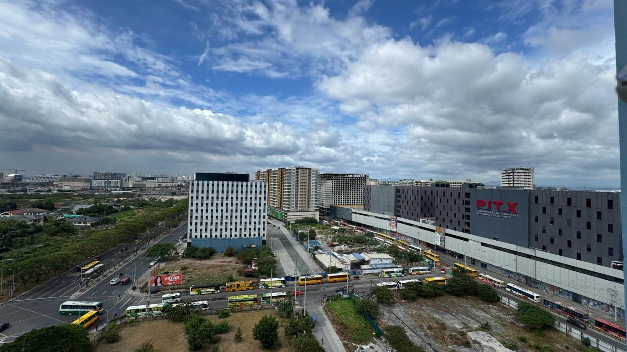 L Condotel Paranaque City Екстер'єр фото