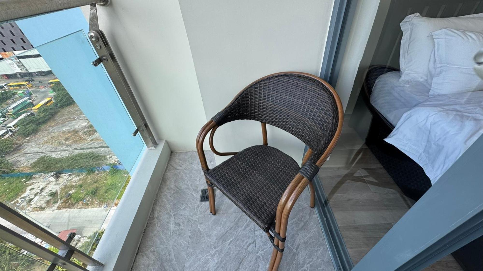 L Condotel Paranaque City Екстер'єр фото
