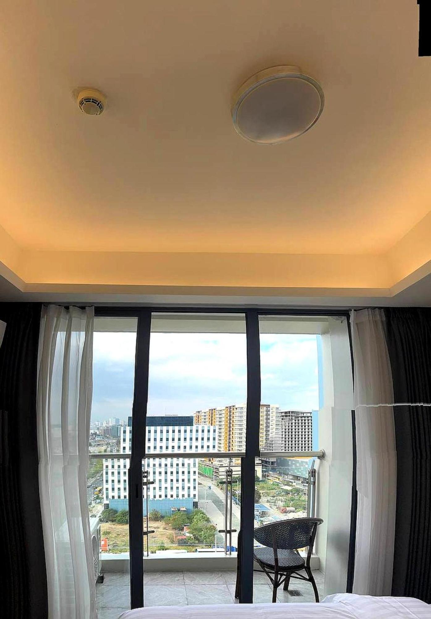 L Condotel Paranaque City Екстер'єр фото